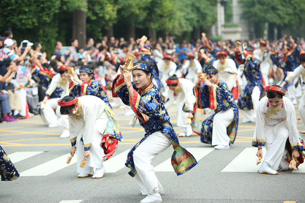 今年首次參加臺中踩舞祭的越南隊伍，活動表演陣容更顯國際化  年度：2018  來源：臺中市政府