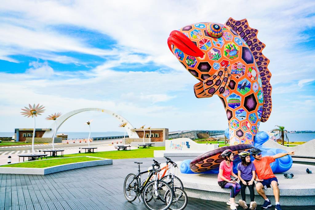 澎湖自行車領騎服務-公共藝術品《魚躍有餘》  年度：2020  來源：澎湖國家風景區管理處