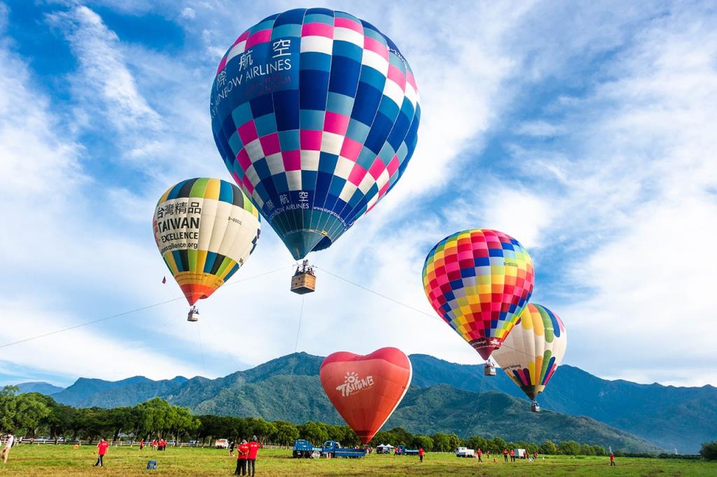 熱氣球繫留可體驗熱氣球起降並遠眺縱谷之美  年度：2021  來源：臺東縣政府