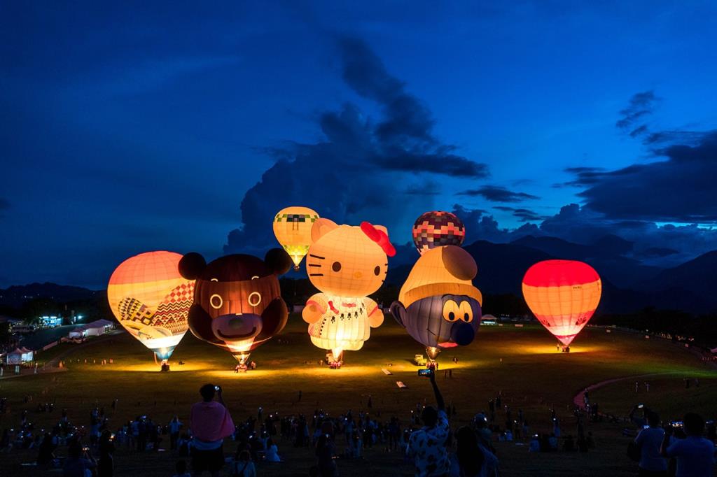 熱氣球小光雕是下午場的驚喜活動  年度：2021  來源：臺東縣政府