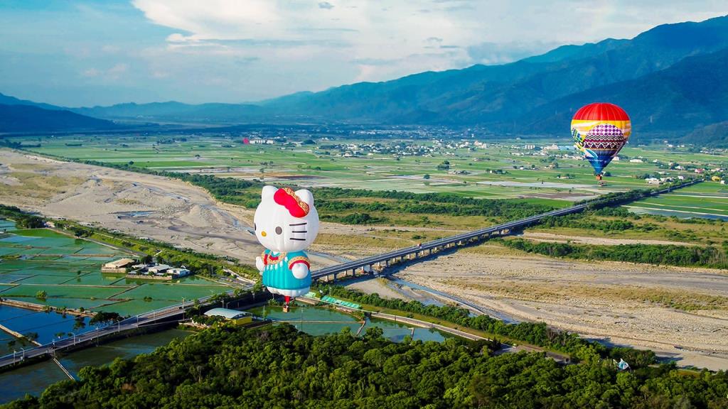 HelloKitty球及曙光球在池上進行自由飛首航  年度：2021  來源：臺東縣政府