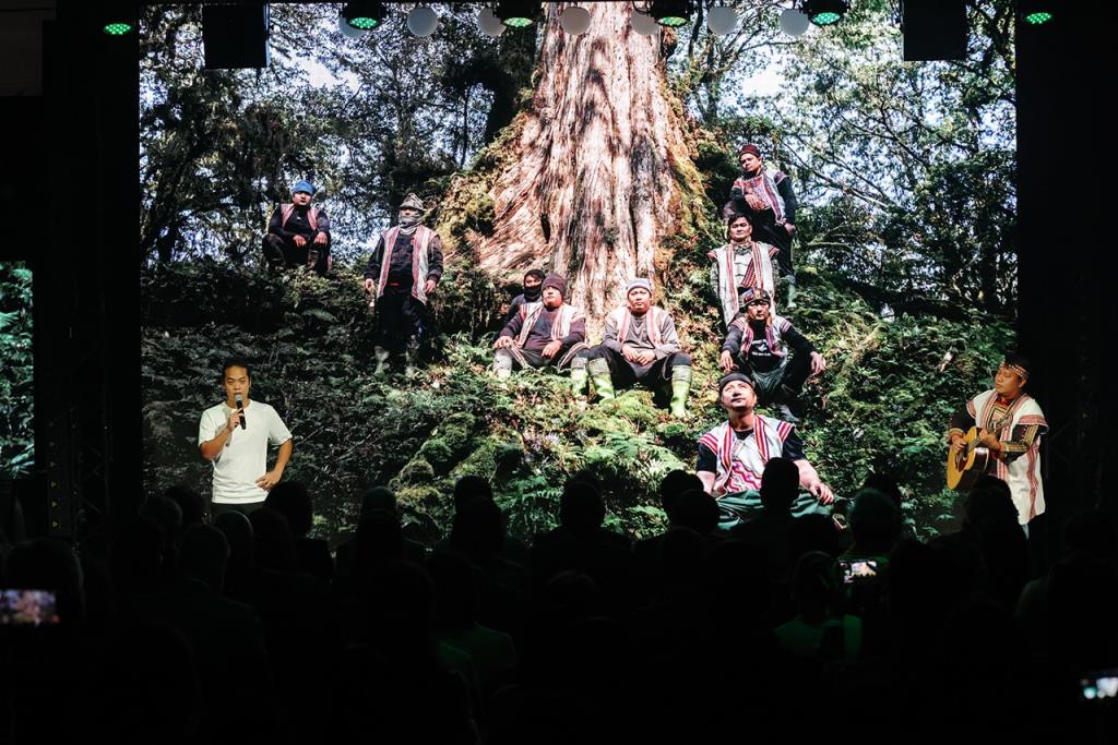 開幕表演「歐北來」團隊共同創辦人蔡昇達，訴說著如何以雙腳行動的力量親身體會臺灣之美。  年度：2021  來源：文化部