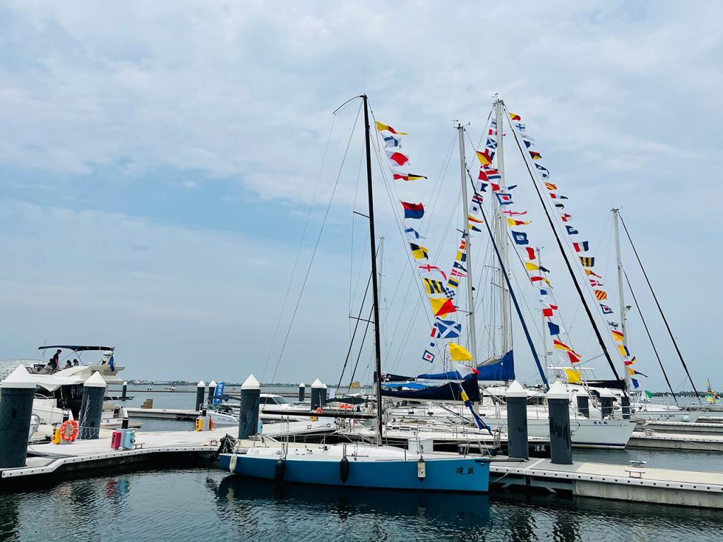 Actividad náutica de veleros en la Bahía Dapeng  Período annual：2021  Origen de las fotografías：Administración Nacional del Área escénica  de la Bahía de Dapeng