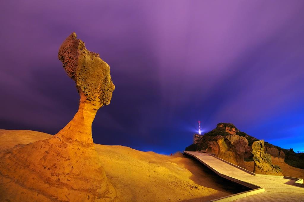 Espectáculo de luz en las Rocas de Yeliu y Cabeza de la reina  Origen de las fotografías：Administración Nacional del Área escénica de la Costa Norte y Guanyinshan