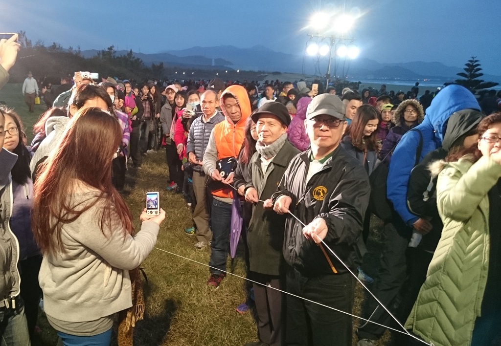超過3千名民眾牽棉線參與叩鐘儀式  年度：2018  來源：東北角暨宜蘭海岸國家風景區管理處