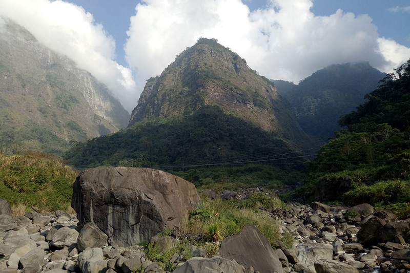 宣帽石山